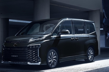 【モデル入り素材】S-Z（ハイブリッド・2WD・7人乗り）