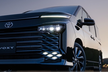 【モデル入り素材】S-Z（2WD・7人乗り）