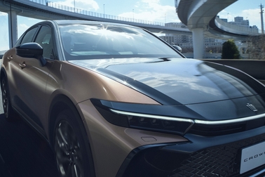 CROSSOVER Z（2.5Lハイブリッド車）